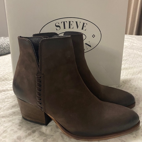 Steve Madden Galaxi Bootie - Picture 1 of 3